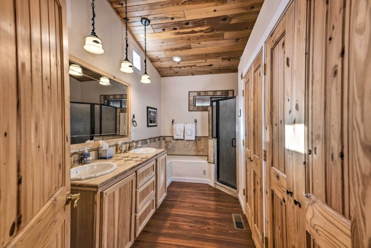 4 Bedrooms Cottage