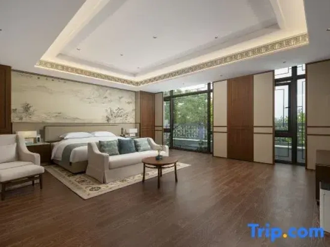 Executive Suite with lake view