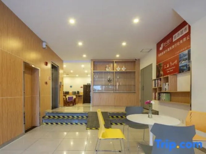 Yiyi Business Hotel