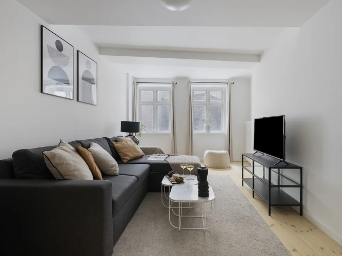 2 Bedrooms Apartment with city view