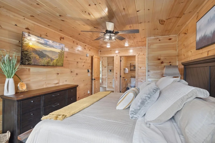 Chasing The Son Cabin 3 Bedroom Cabin by RedAwning
