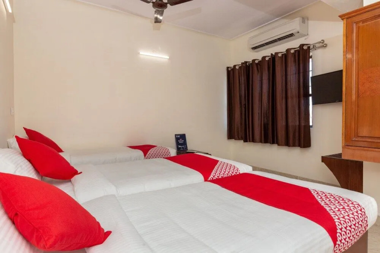 OYO Flagship 17298 Kishore Inn