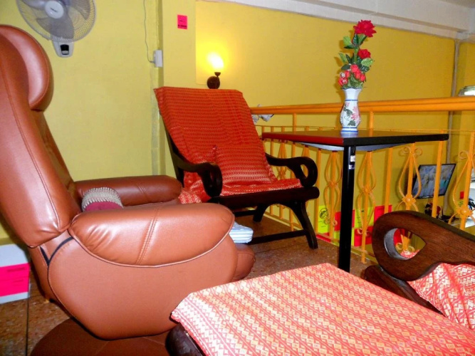 Home Hug Hostel - Adults