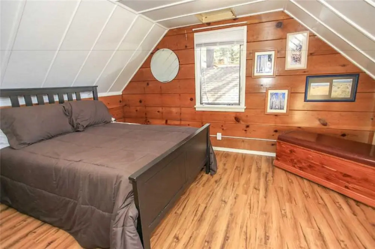 Lakeside Cabin 9