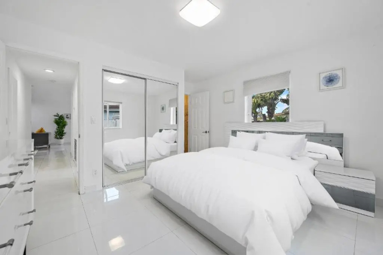 **Modern 3Bedroom W/ Stunning Backyard Area**