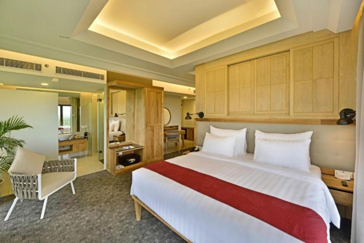 Suite with mountain view