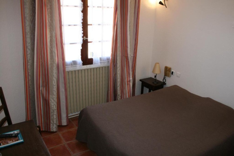 Standard Twin room with land view