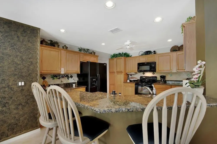 Piccadilly Cir Home