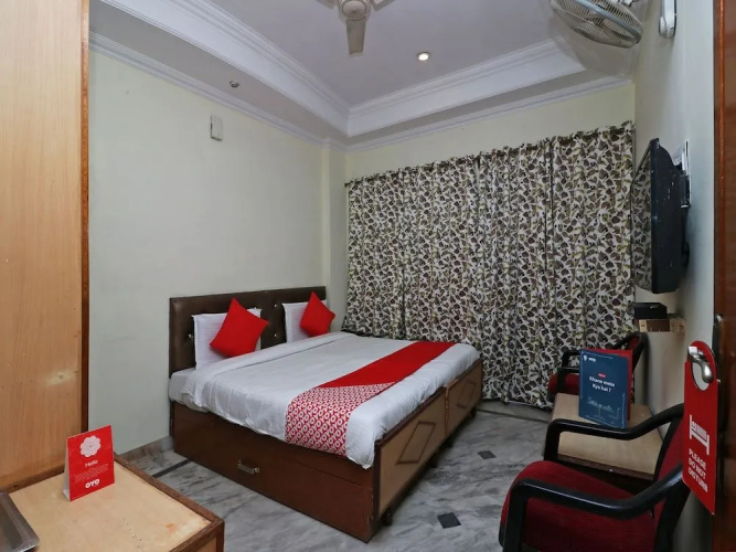 OYO 6073 Hotel K M B