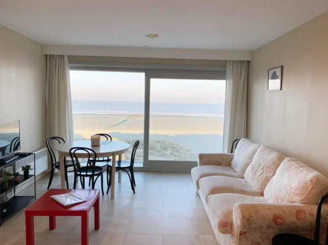 Beachside Stay With Views