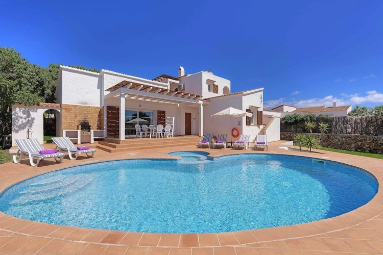 3 Bedrooms Villa