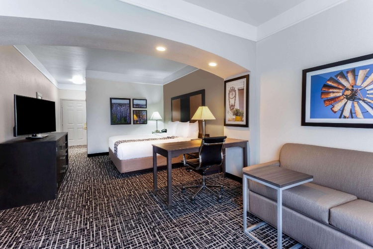 Deluxe Double Suite