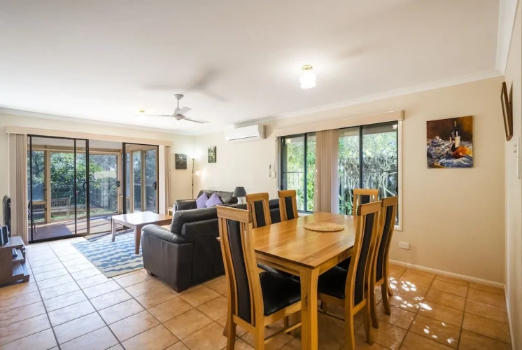3 Bedrooms Apartment