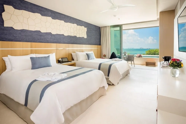 Deluxe Plunge Pool Preferred Club Family Suite with ocean view