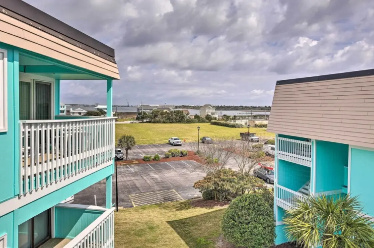 Beachfront Condo w/ Boardwalk & Pool Access!