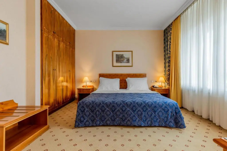 Natsionalny Hotel