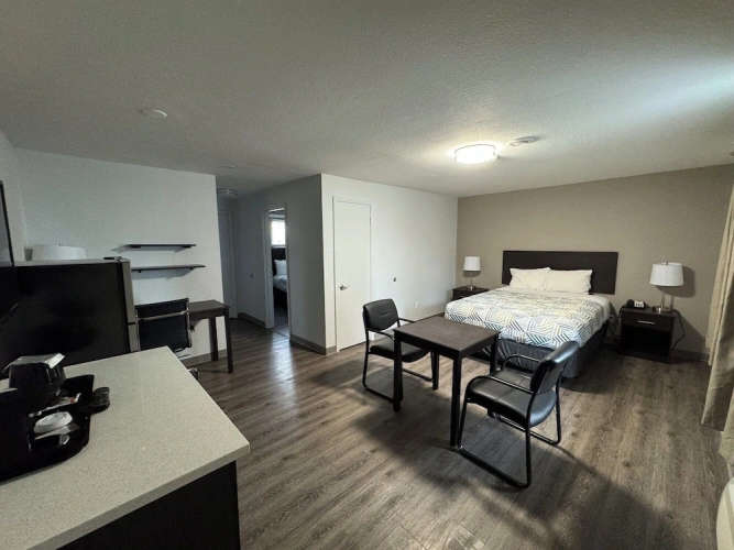 Standard Quadruple Suite