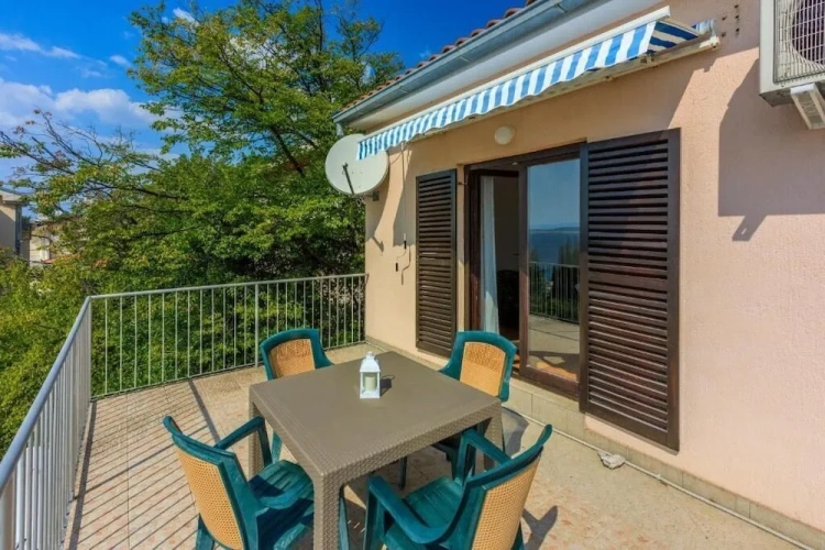 Apartment with balcony