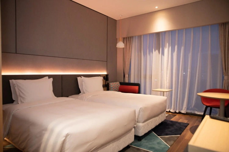 Standard Twin room with city view