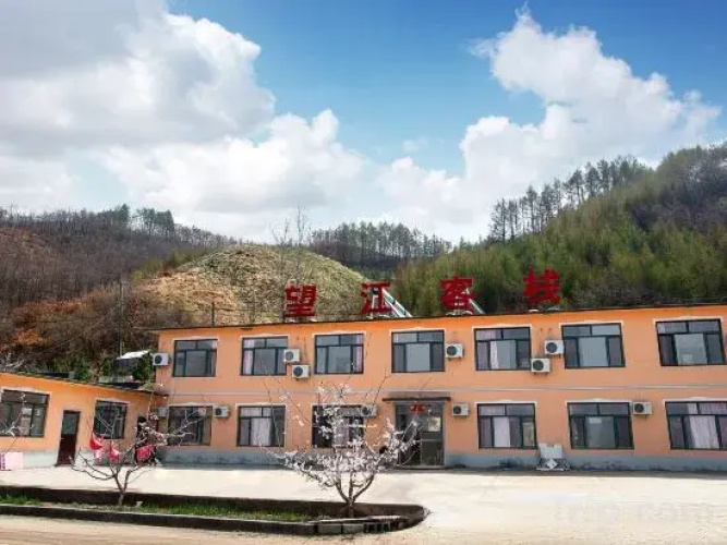 Kuandian Wangjiang Inn