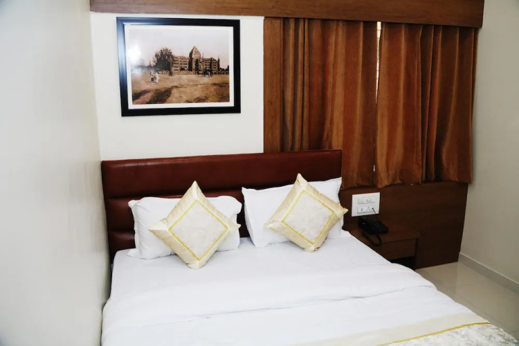 Deluxe Inn