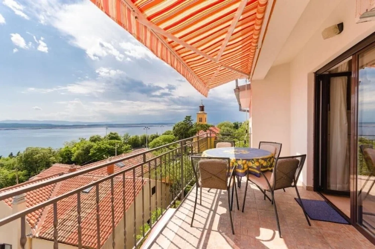 Apartment with balcony