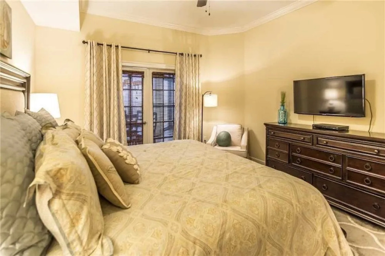 Phoenix West II 1813 - 3 Br condo by RedAwning