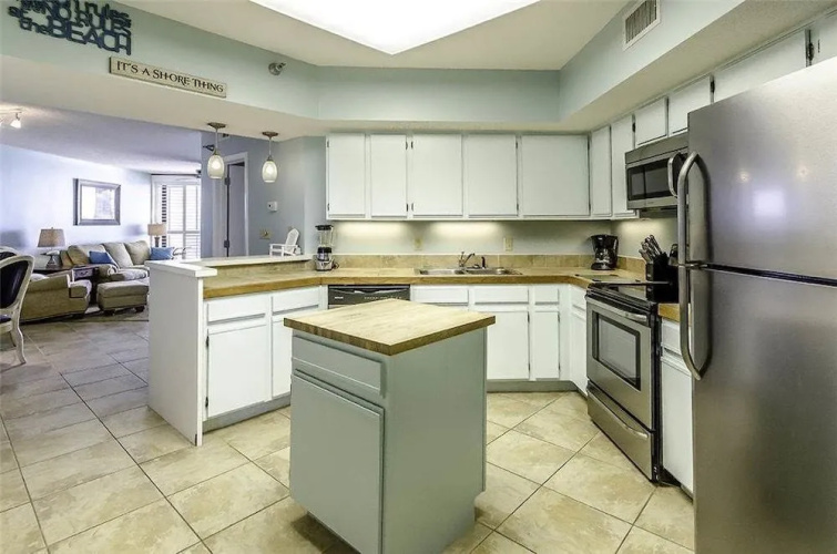 Windward Pointe 1003 - 3 Br condo by RedAwning