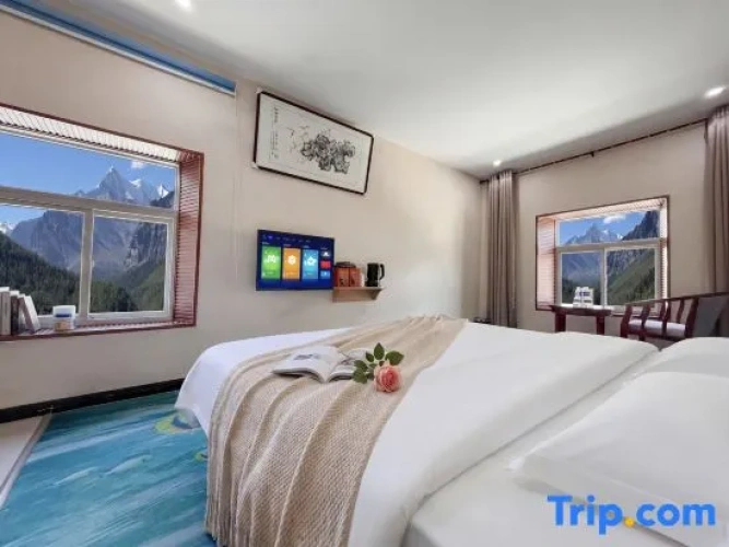 Standard Double room with partial view