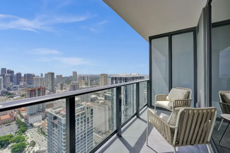 Downtown Studio W City Views