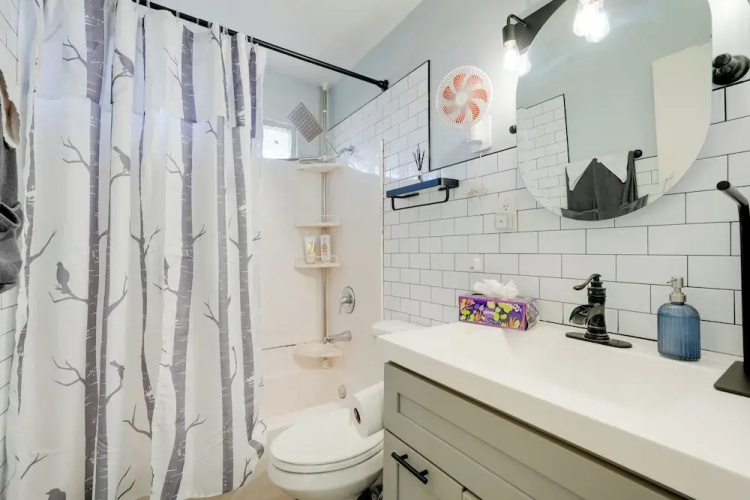 3 Mi to Dtwn Phoenix: Apt w/ Shared Patio