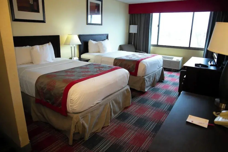 Albany Plaza Hotel
