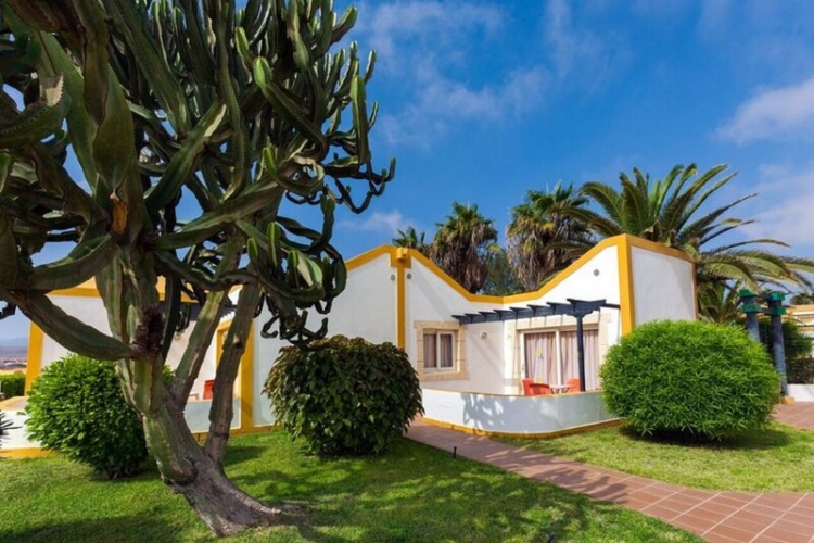 1 Bedroom Bungalow with balcony and with sea view