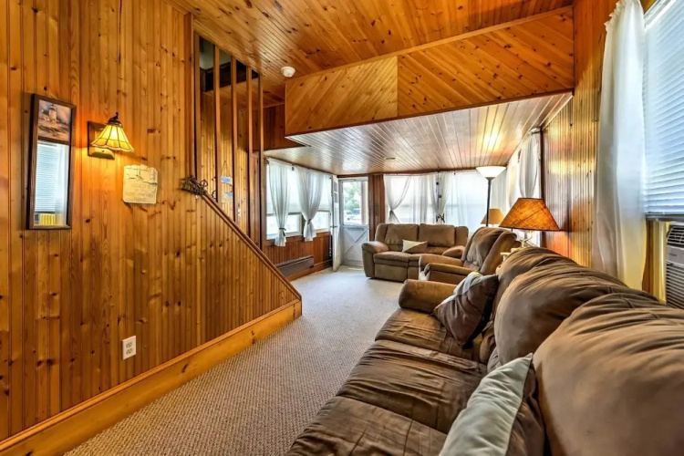 Breezy Ship Bottom House w/ Yard + Beach Access!