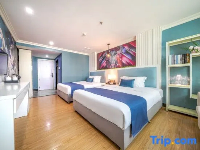 Standard Twin room with city view