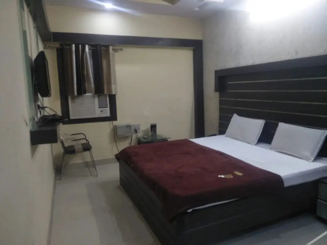 Goroomgo Samrat Lucknow