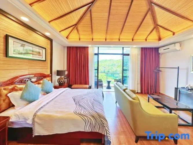 4 Bedrooms Villa