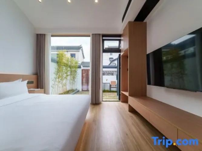 Standard Double room with courtyard view