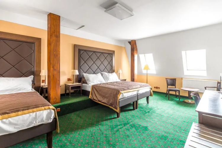 William Sivek Hotels