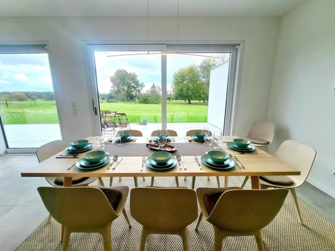 Spacious & Luxurious 5 bedrooms House