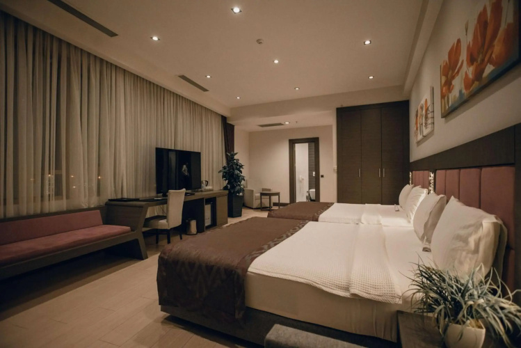 Hilly Hotel