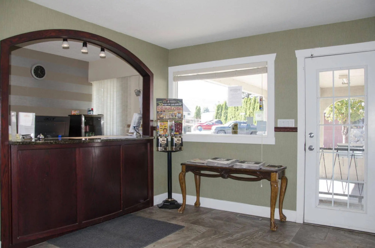 Econo Lodge Inn & Suites Kamloops