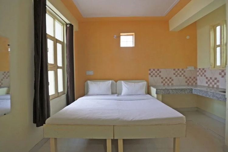 SPOT ON 48911 Sukhrali Residency