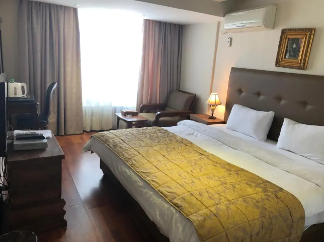 Gondola Hotel & Suites