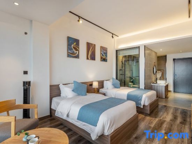 Standard Twin room with lake view