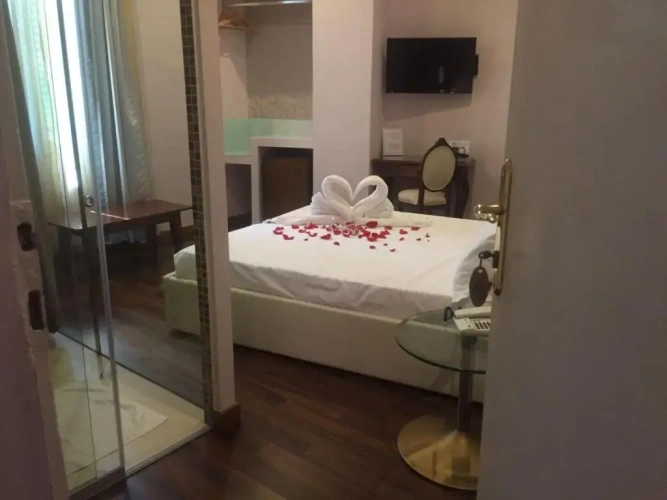 Deluxe Double room with city view