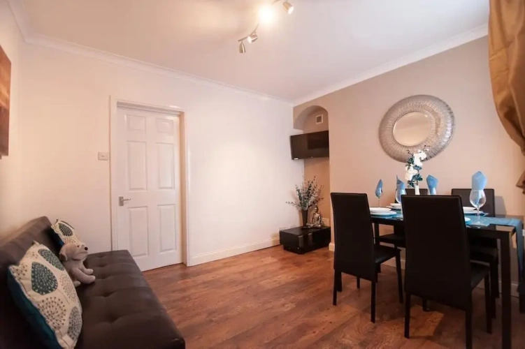 2 Bedrooms Apartment