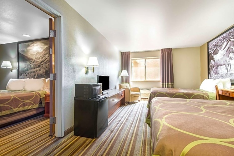 2 Bedrooms Sextuple Suite