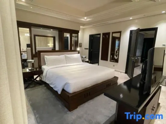 3 Bedrooms Royal Villa