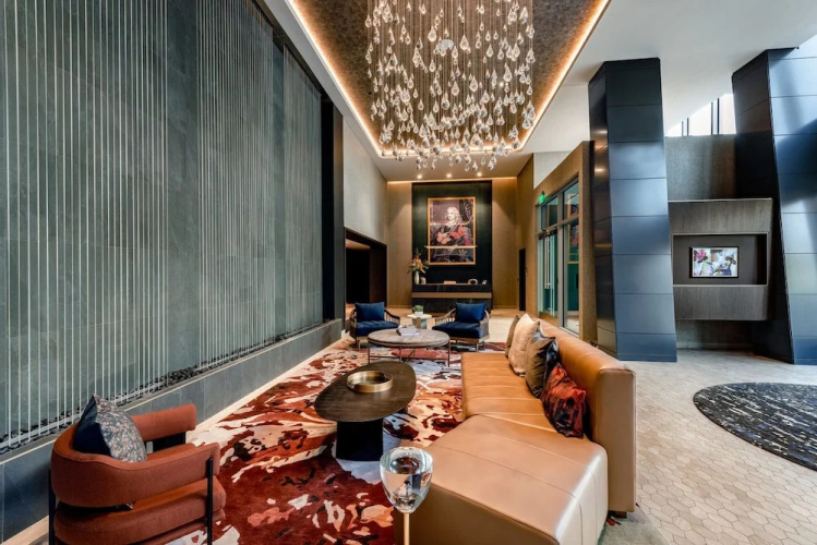 Stylish Apartment Steps from the Metro